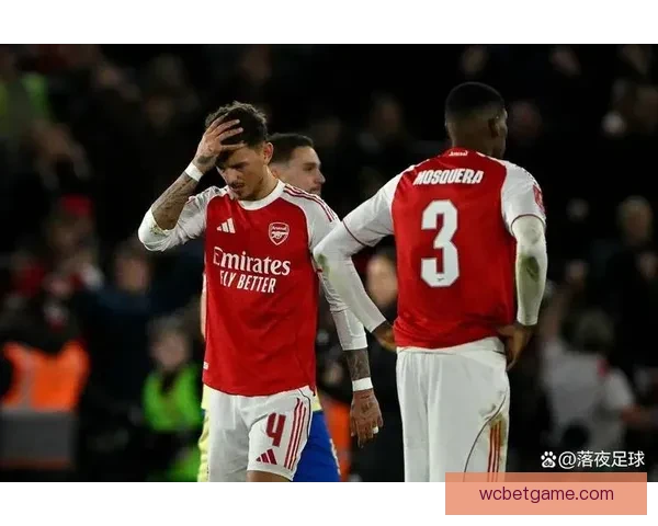 13天连丢两冠阿森纳球迷愤怒抗议塔帅被骂掉链子可悲羞耻